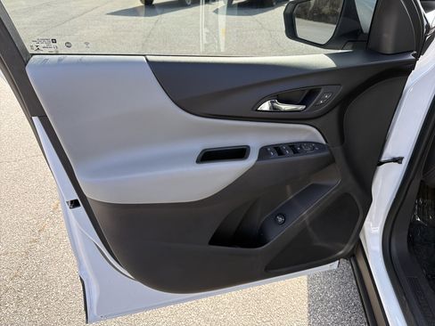 Used 2020 Chevrolet Equinox LT image 12