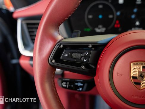 Used 2025 Porsche 911 Carrera image 20