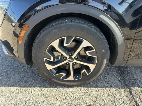 Used 2025 Kia Sportage EX FWD image 12