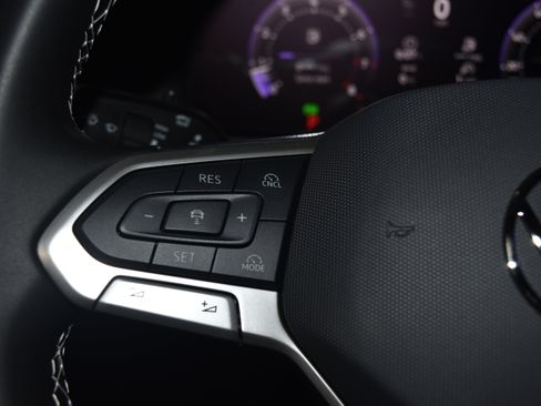 New 2026 Volkswagen Tiguan SE image 7