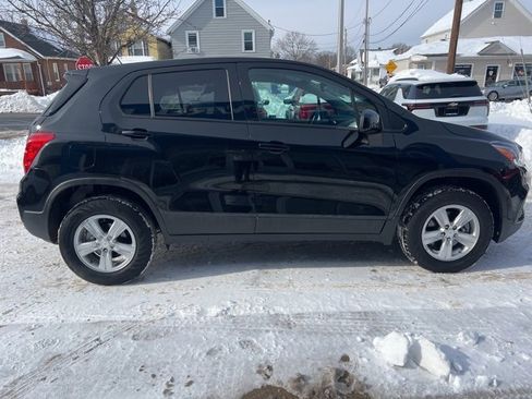 Used 2022 Chevrolet Trax LS w/ Tint and Cruise Package image 7
