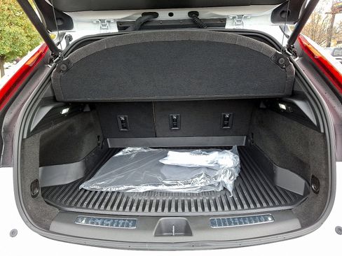 Used 2025 Cadillac XT4 Premium Luxury w/ Cold Weather Package image 30