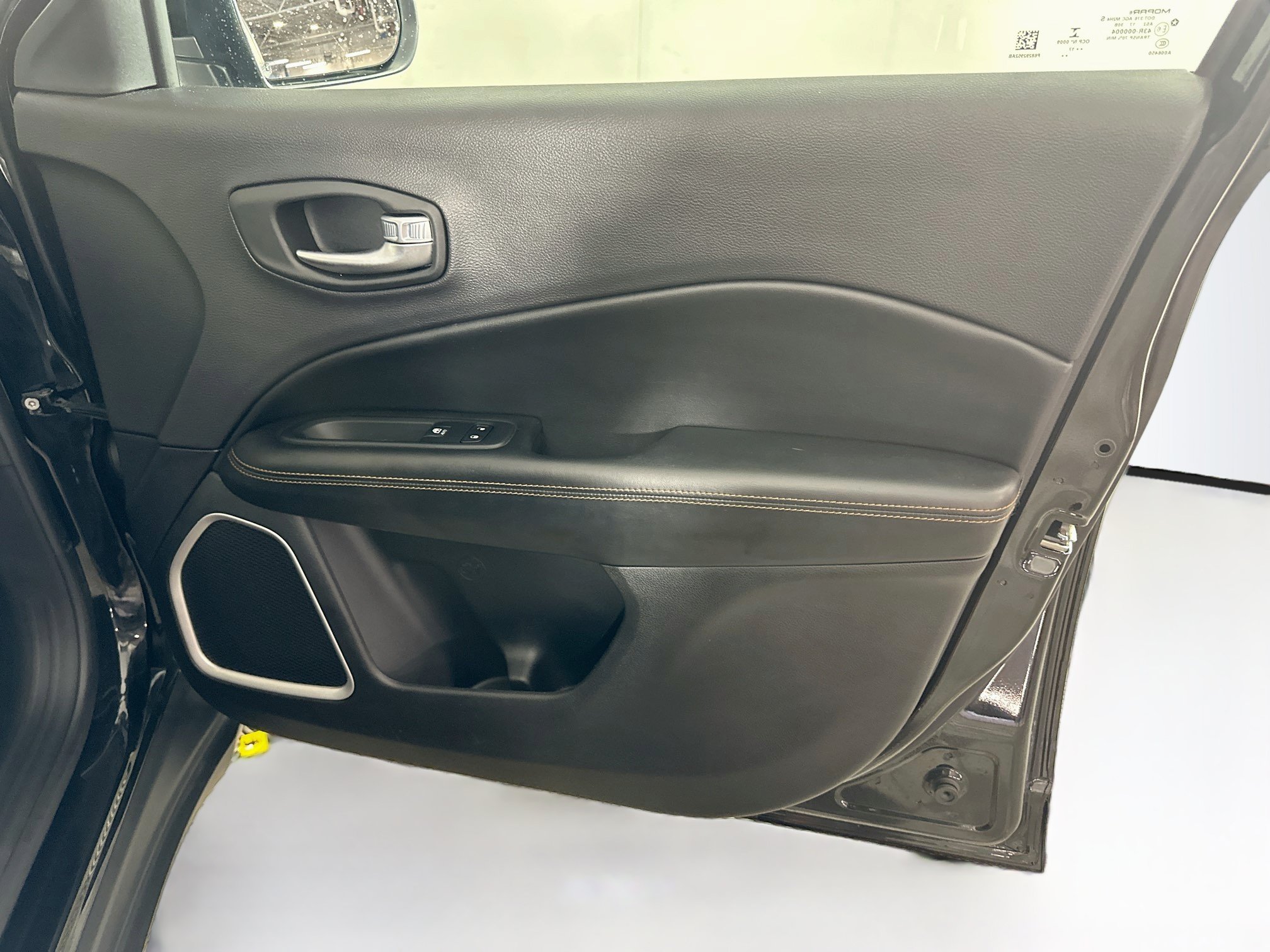Used 2018 Jeep Compass Limited w/ Navigation Group AWD/4WD image 32
