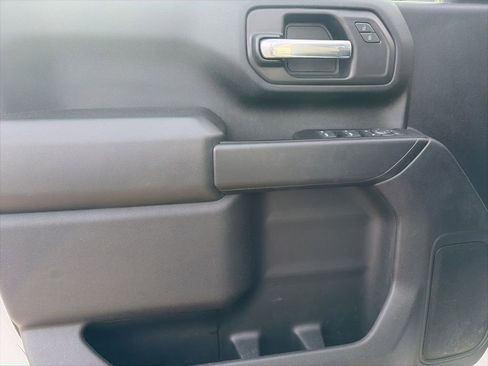 Used 2022 Chevrolet Silverado 2500 Custom w/ Custom Value Package image 9