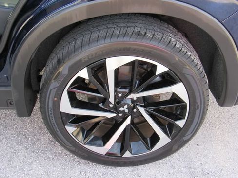 Used 2023 Mitsubishi Outlander SE FWD image 14