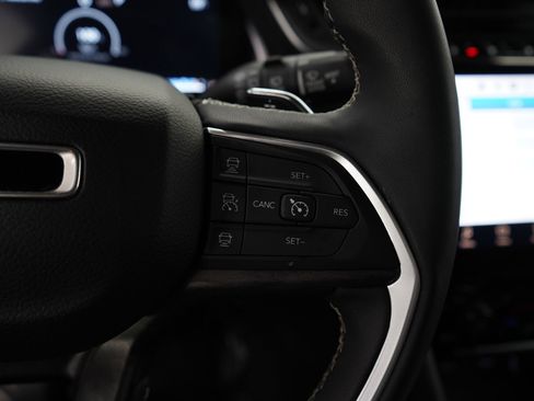 Used 2024 Jeep Grand Cherokee L Limited w/ Luxury Tech Group II image 18