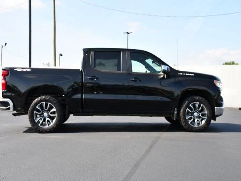 Used 2022 Chevrolet Silverado 1500 LT w/ Leather Package AWD/4WD image 7