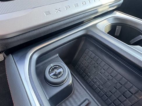 Used 2025 Ford Expedition Active AWD/4WD image 60