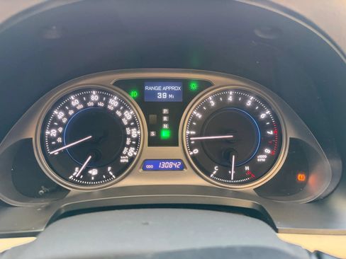 Used 2010 Lexus IS 350 w/ Luxury Plus Value Edition RWD image 19