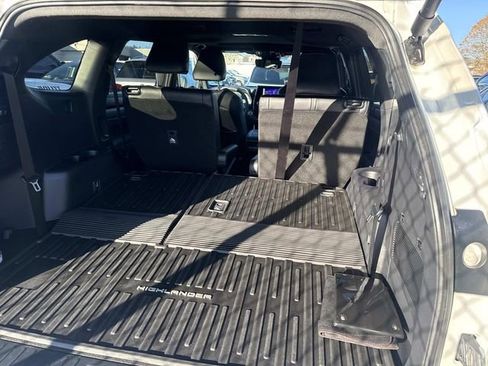 Used 2024 Toyota Highlander XSE image 8