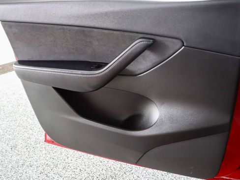 Used 2021 Tesla Model Y Long Range image 18