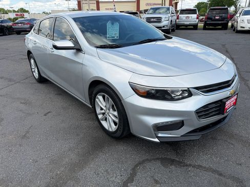 Used 2018 Chevrolet Malibu LT image 14
