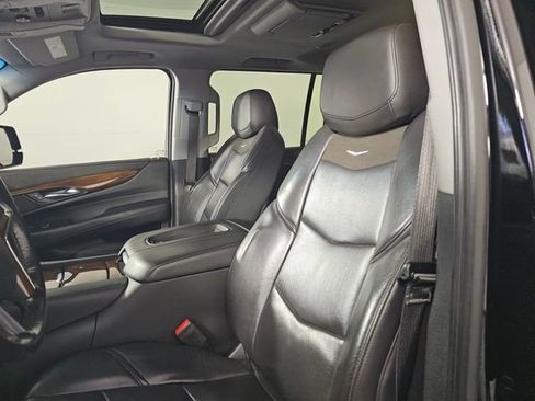 Used 2019 Cadillac Escalade ESV Luxury image 24