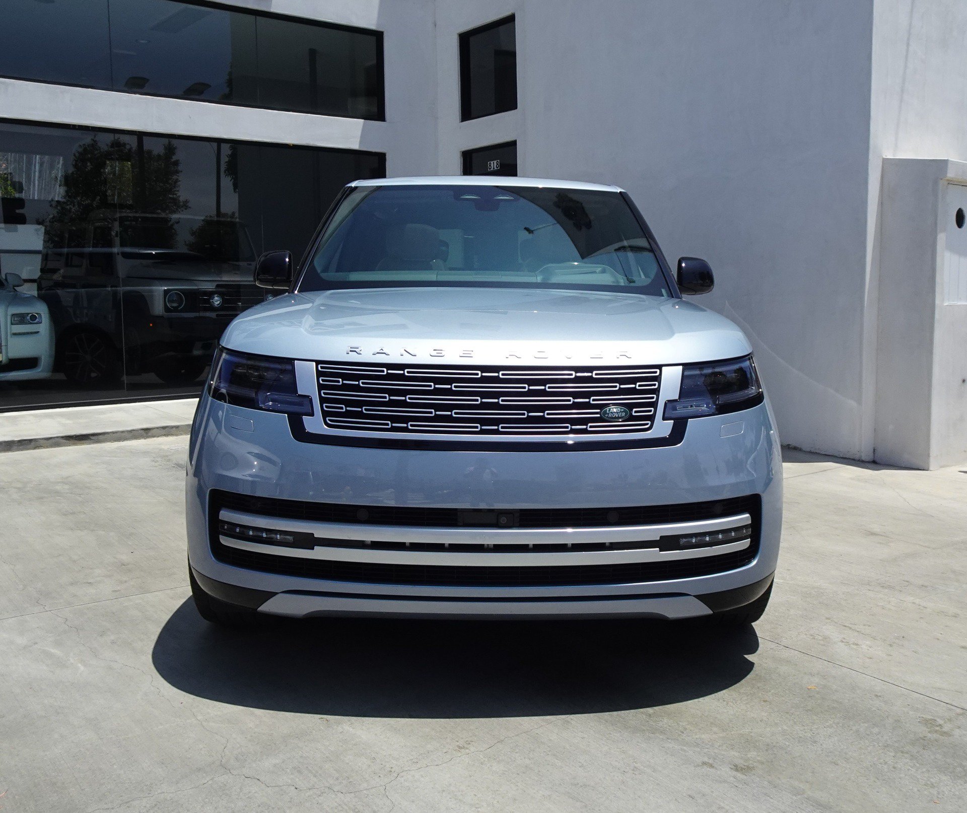 Used 2024 Land Rover Range Rover Long Wheelbase Autobiography AWD/4WD image 3