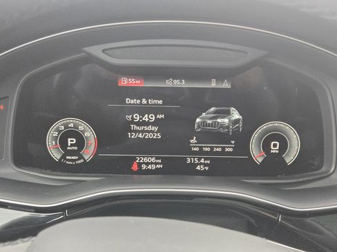 Used 2023 Audi Q8 Premium image 13