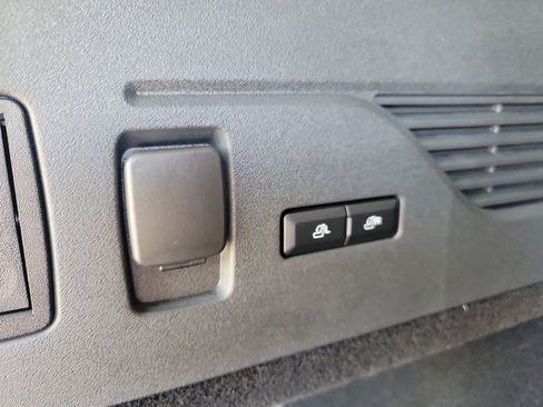 Used 2024 Lincoln Nautilus Premier AWD/4WD image 14