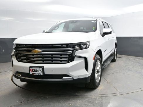 Used 2023 Chevrolet Suburban Premier AWD/4WD image 3