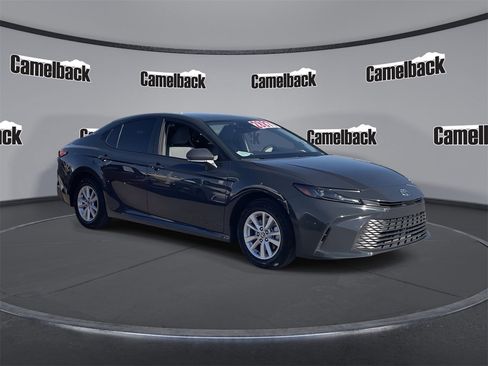 Used 2025 Toyota Camry XSE image 1