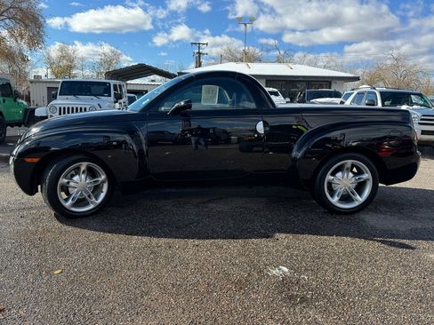Used 2004 Chevrolet SSR w/ Preferred Equipment Group image 4