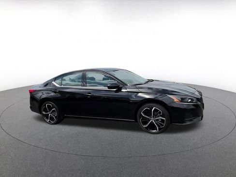 Used 2025 Nissan Altima 2.5 SR FWD image 2