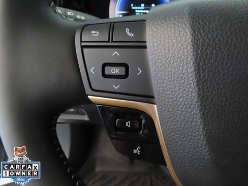 Used 2025 Toyota Crown Signia w/ Advanced Technology Package image 15