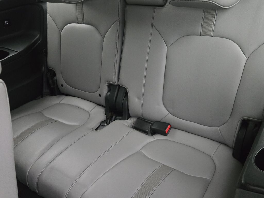 Certified 2025 Honda Pilot Touring image 15
