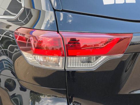 Used 2019 Toyota Highlander SE AWD/4WD image 37