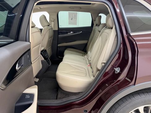 Used 2022 Lincoln Nautilus Reserve AWD/4WD image 16