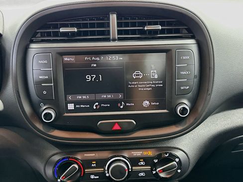 Used 2025 Kia Soul LX w/ LX Technology Package FWD image 21