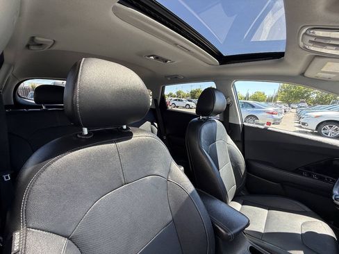 Used 2018 Kia Niro Touring FWD image 20