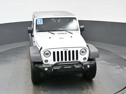 Used 2018 Jeep Wrangler Rubicon w/ Power Convenience Group image 37