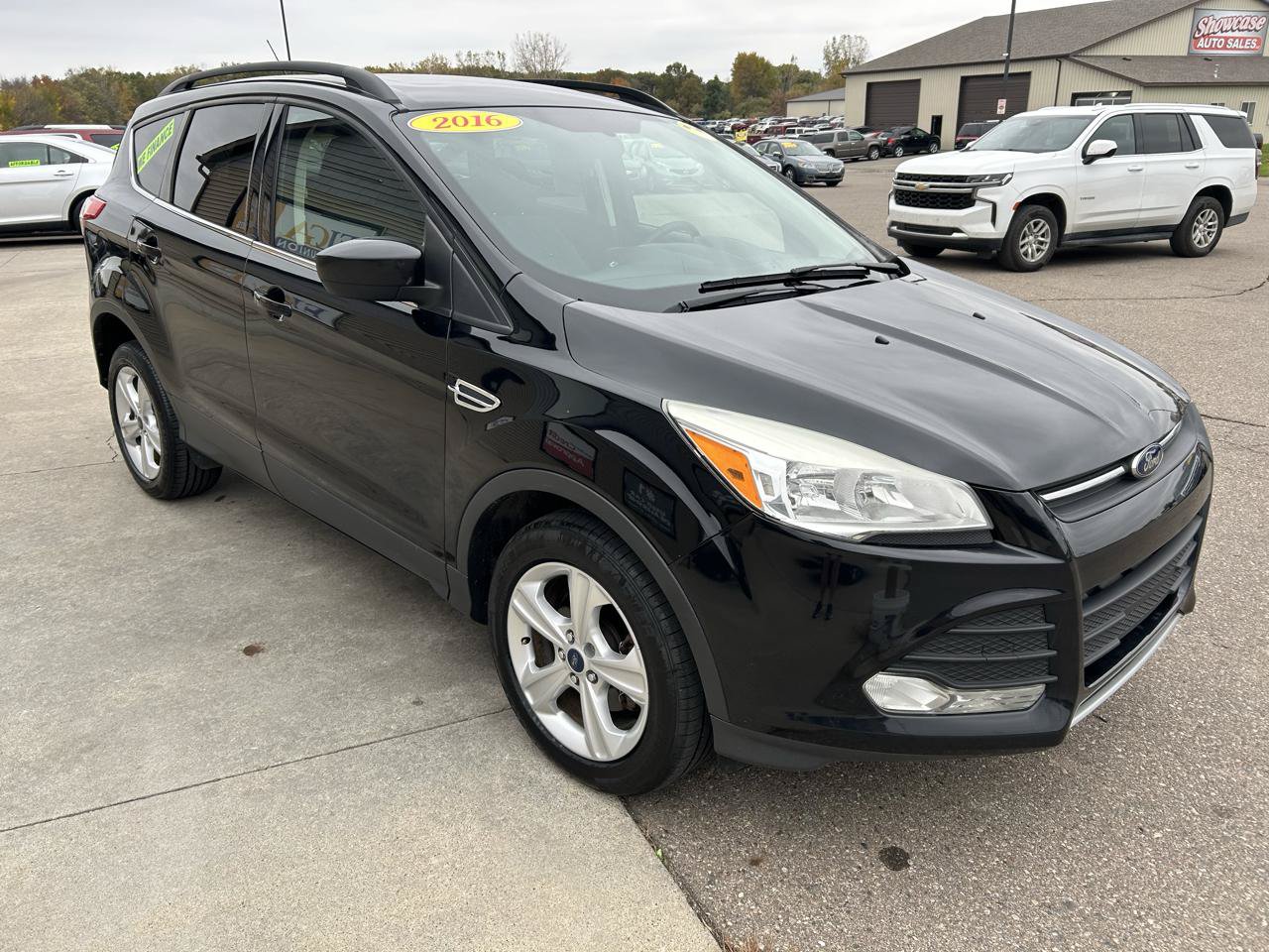 Used 2016 Ford Escape SE w/ Equipment Group 201A FWD image 3