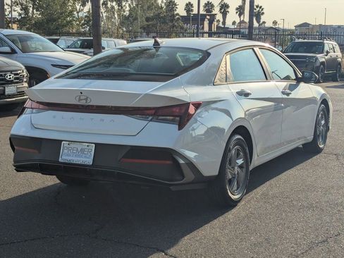 New 2025 Hyundai Elantra SE image 6