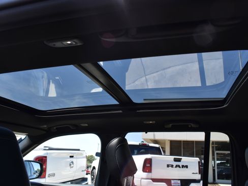 New 2025 Jeep Grand Cherokee Limited w/ Luxury Tech Group II RWD image 28