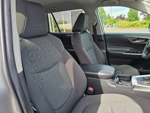 Used 2021 Toyota RAV4 XLE AWD/4WD image 13