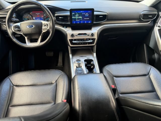 Used 2020 Ford Explorer XLT w/ Equipment Group 202A AWD/4WD image 11
