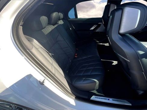 Used 2023 BMW 740i image 25