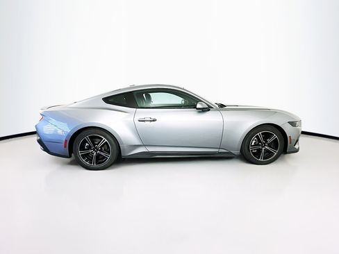 Used 2025 Ford Mustang Premium image 10