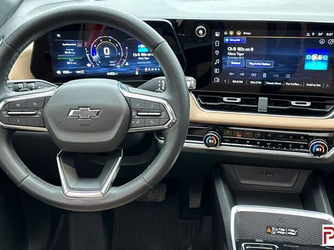 Used 2025 Chevrolet Equinox ACTIV w/ Convenience Package III image 17