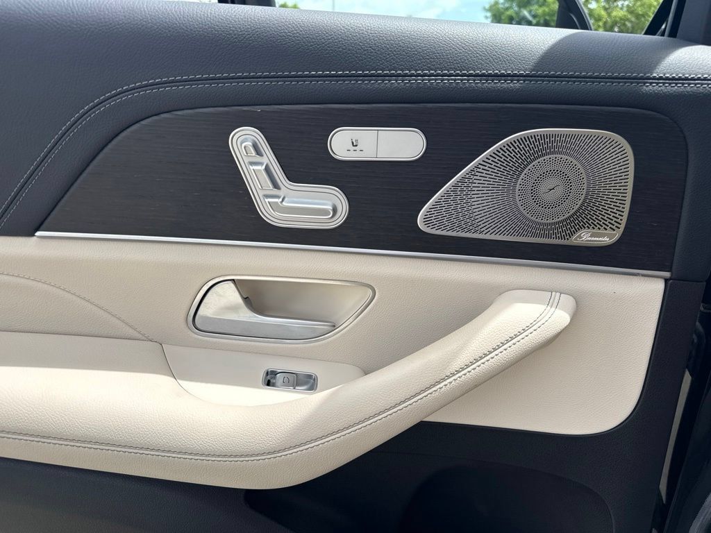 Used 2024 Mercedes-Benz GLS 580 4MATIC image 24