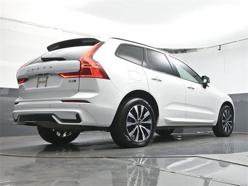 Certified 2024 Volvo XC60 B5 Core image 39