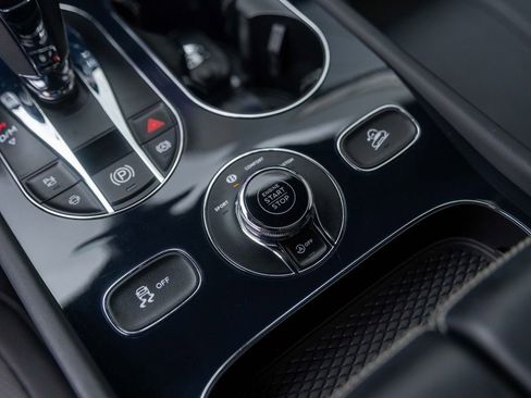 Used 2024 Bentley Bentayga AWD/4WD image 38