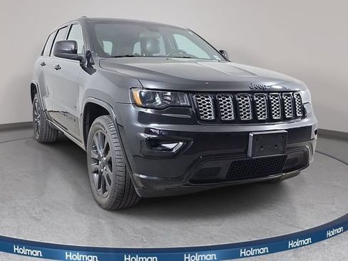 Used 2021 Jeep Grand Cherokee Laredo X AWD/4WD image 4