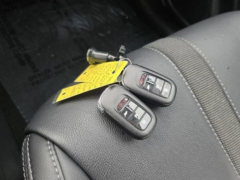 Used 2025 Honda Pilot Touring image 21