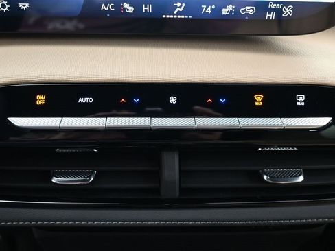 Used 2025 Buick Enclave Preferred w/ Power Package image 24