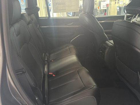 New 2026 Jeep Grand Cherokee Limited w/ Limited Altitude Package image 16