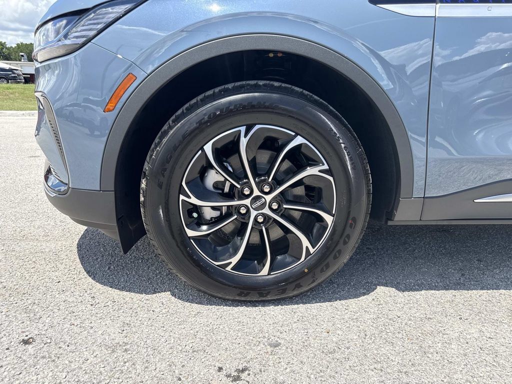 New 2026 Lincoln Nautilus Premier AWD/4WD image 10