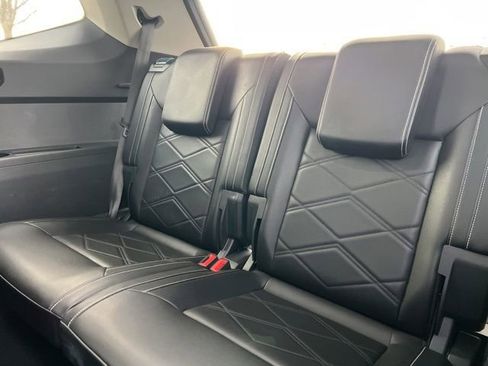 Used 2024 Volkswagen Atlas SE image 32