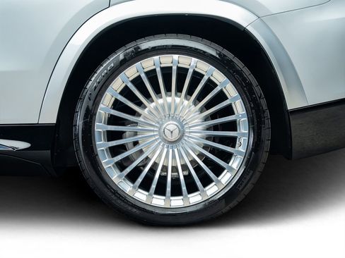 Used 2025 Mercedes-Benz Maybach GLS 600 4MATIC image 29