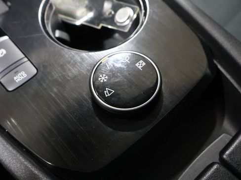 Used 2024 Nissan Rogue S image 29